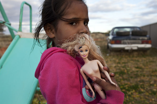 Rhianna Harris (age 5) and her doll in Wilcannia, New South Wales, Australia. A large socioeconomic gap means that Rhianna will be faced with social barriers not faced by her non aboriginal counterparts. David Maurice Smith / Oculi.