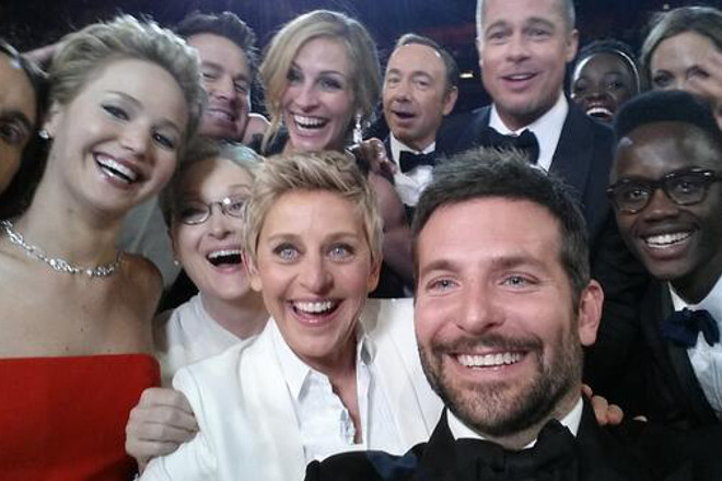 Jennifer Lawrence Suggested Someone Drop A Boob During Ellen's Epic  Oscars Selfie