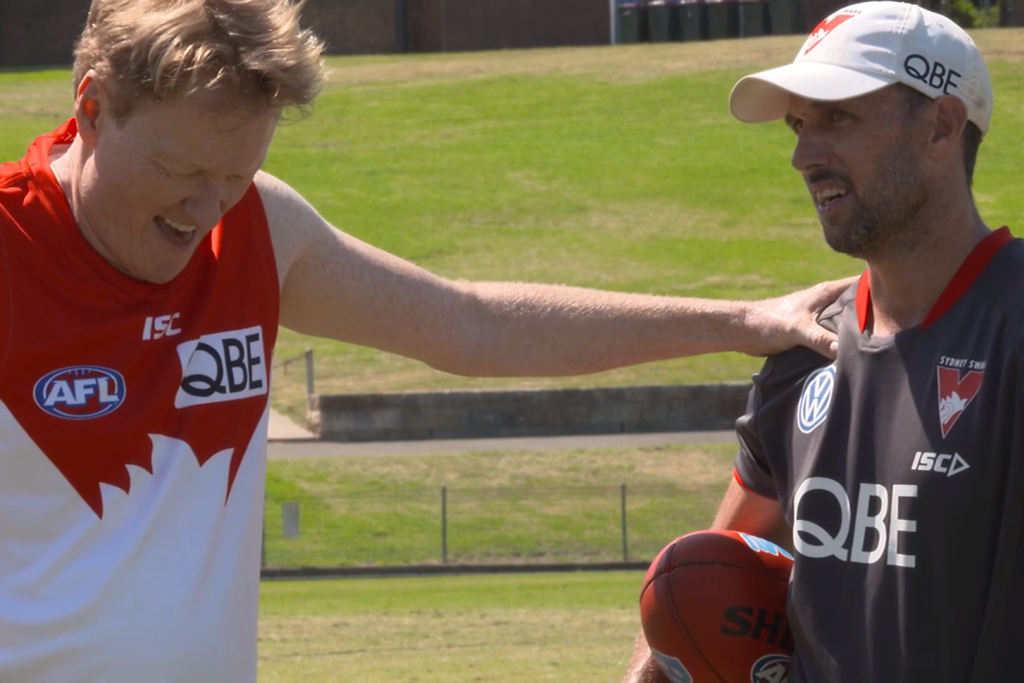 Conan O'Brien tries AFL with the Sydney Swans