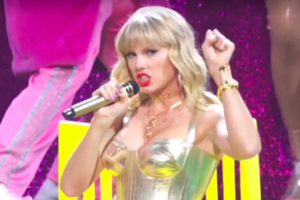 Taylor Swift performing at the 2019 VMAs