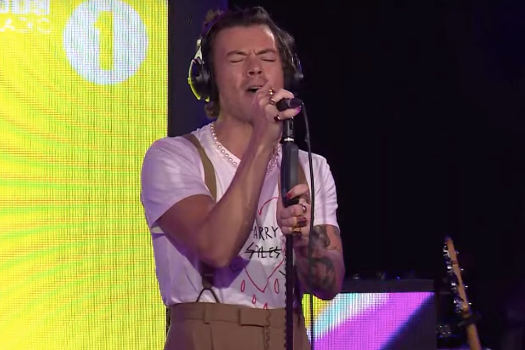Harry Styles covers the smash hit by Lizzo, 'Juice'