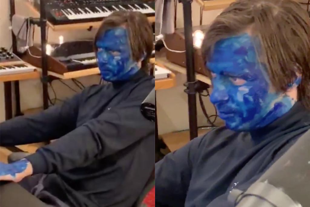 Flume painted himself blue