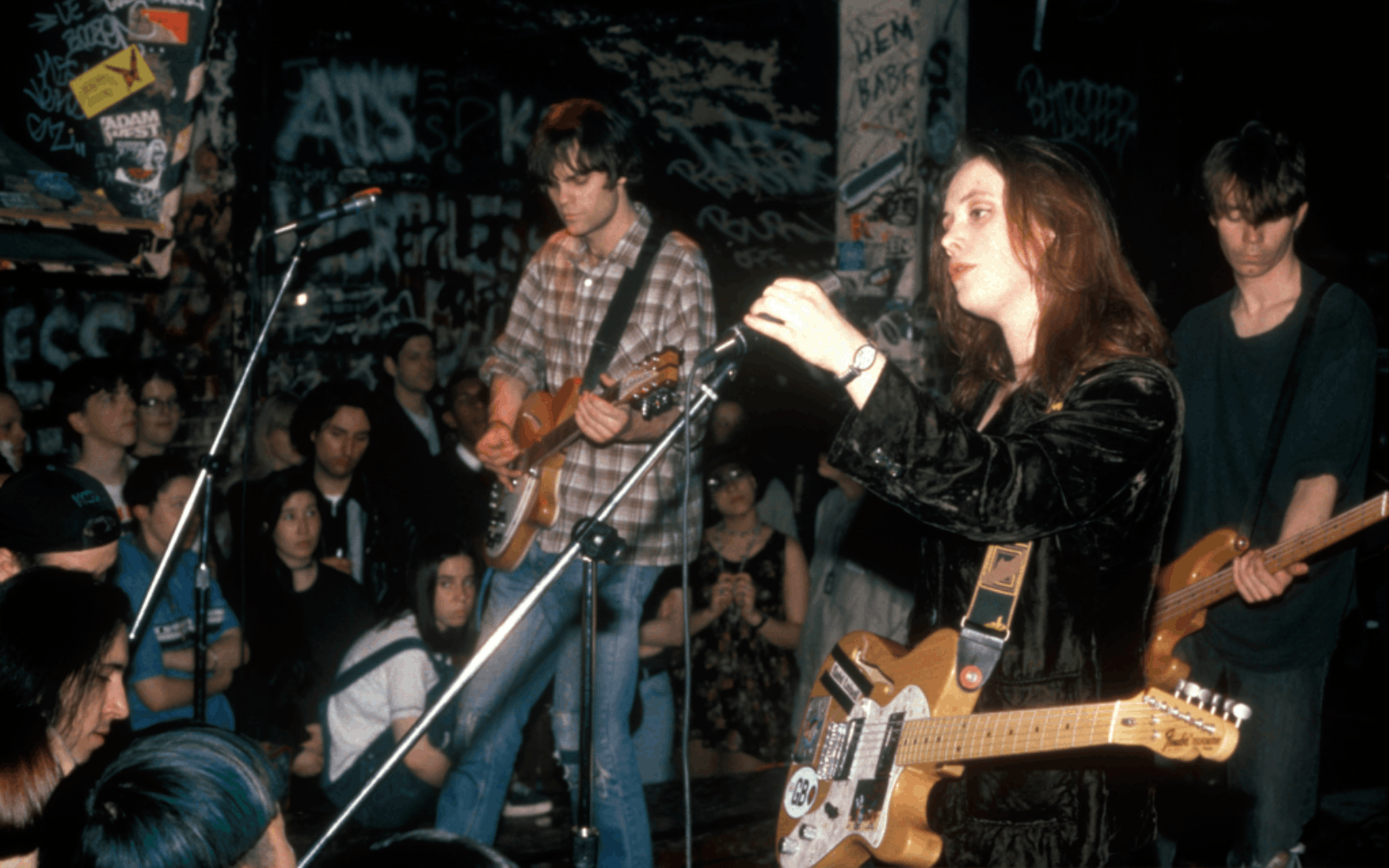 slowdive performing in 1994